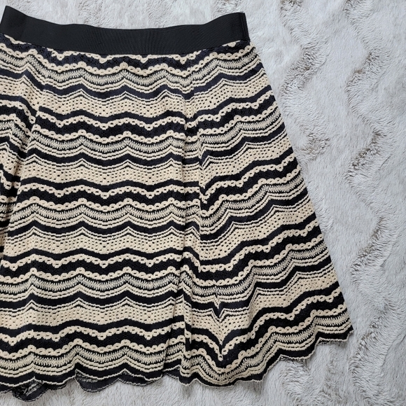 ✨️CL Max Edition Cream Multicolor Scallop Lace Detail A Line Skirt Size S - Picture 3 of 10